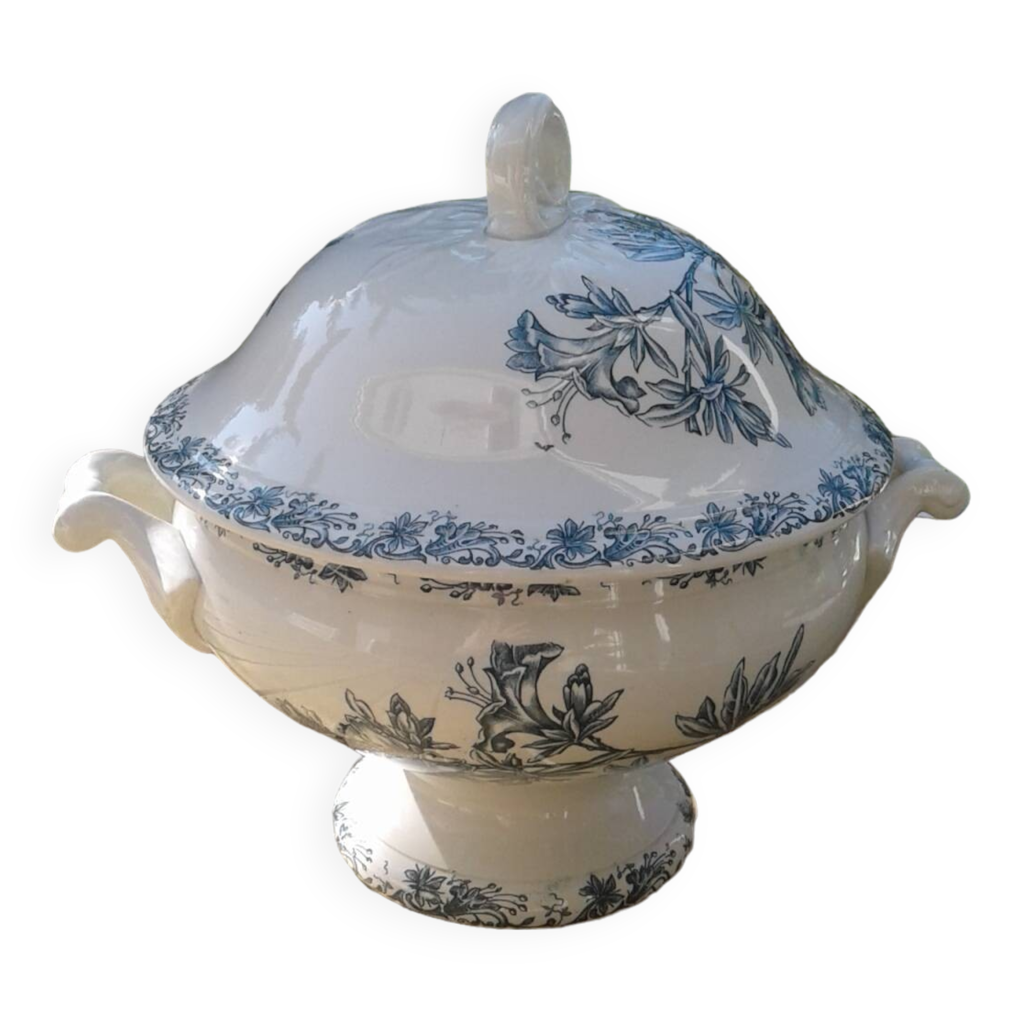 St-Amand soup tureen