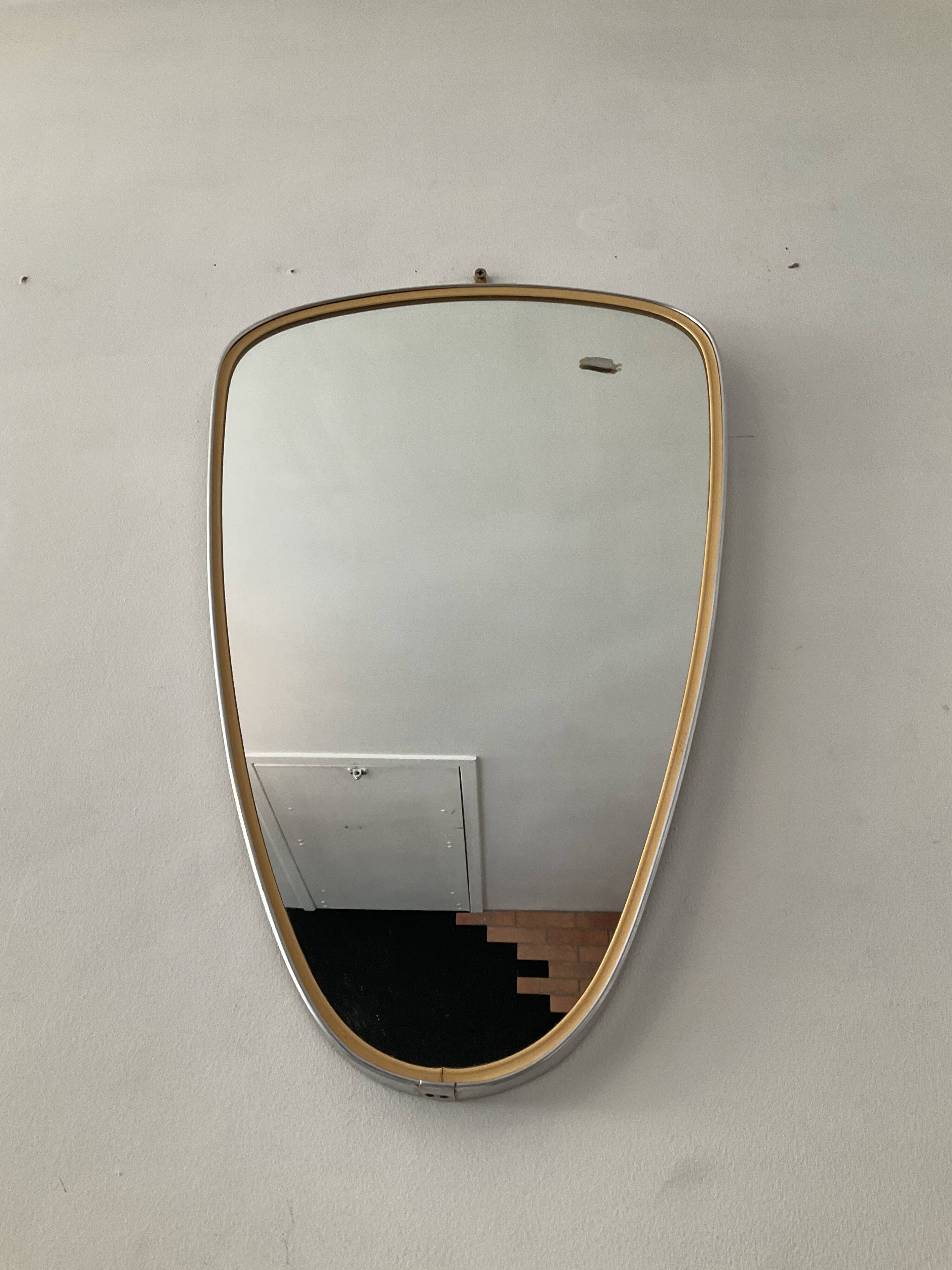 Asymmetrical mirror Deknudt from the 60s