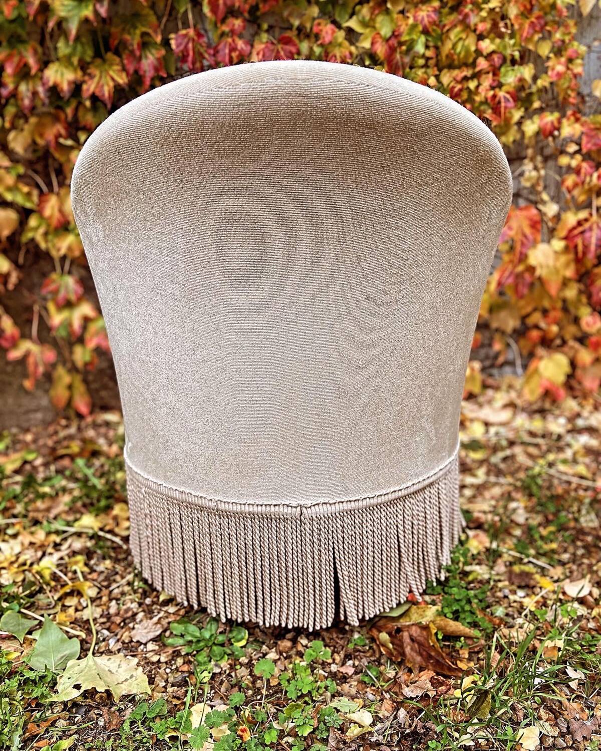 Old toad armchair in beige velvet