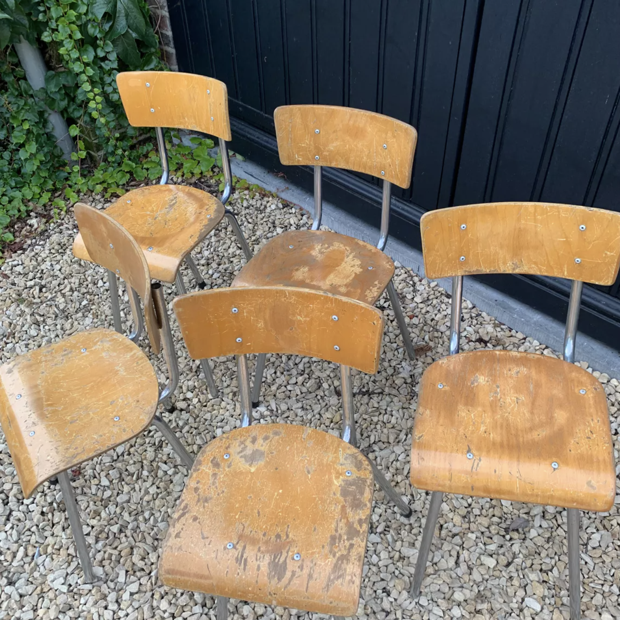 Chaise d'écolier plusieurs pièces disponibles