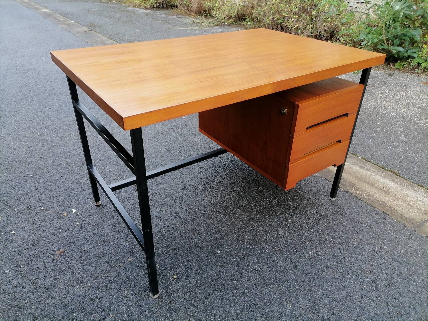 Bureau. vintage. année. 60