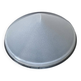 Globe for ceiling light. Conical shape. For a soft and speckled light.