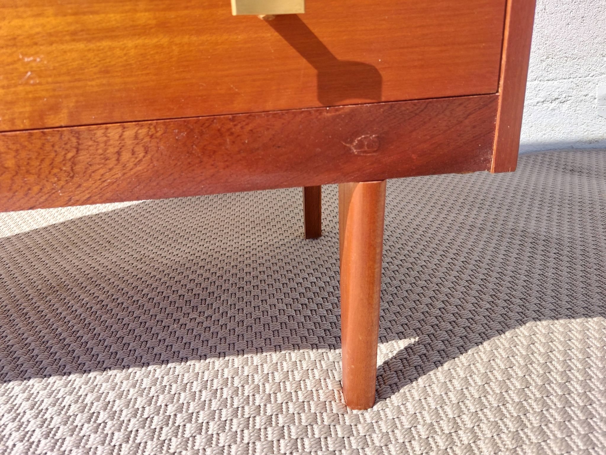Scandinavian style commode
