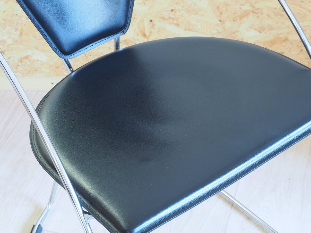 Linda chair in metal and leather by arrben