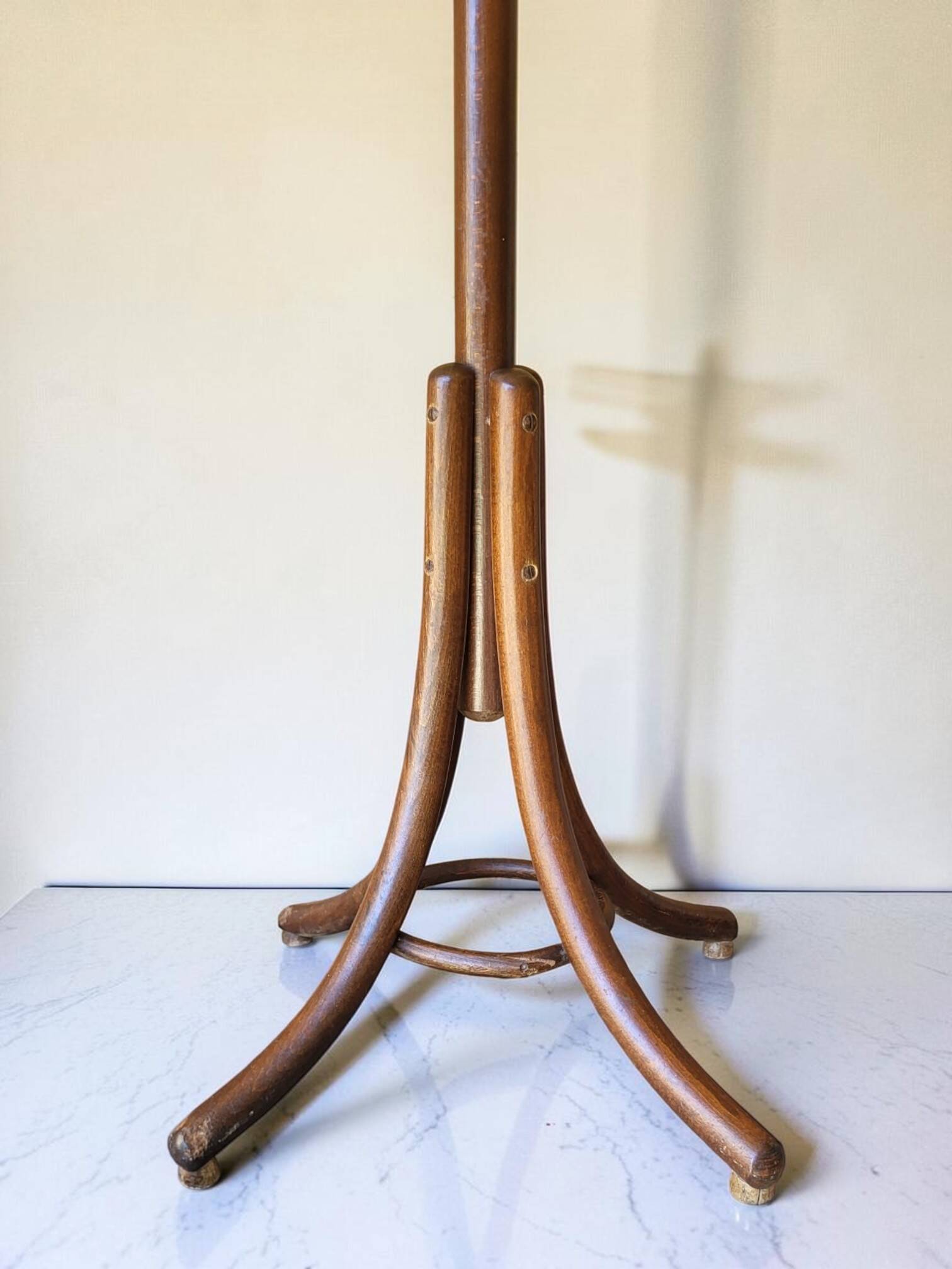 Curved wooden parrot coat rack by Thonet