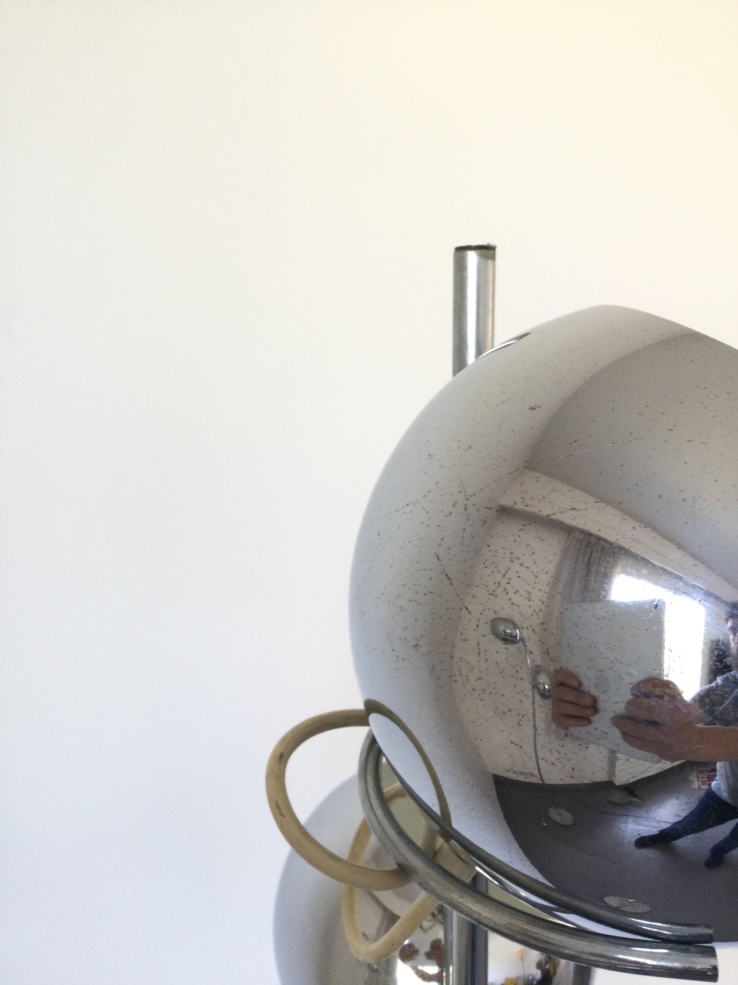 Eyeball floor lamp in chromed metal