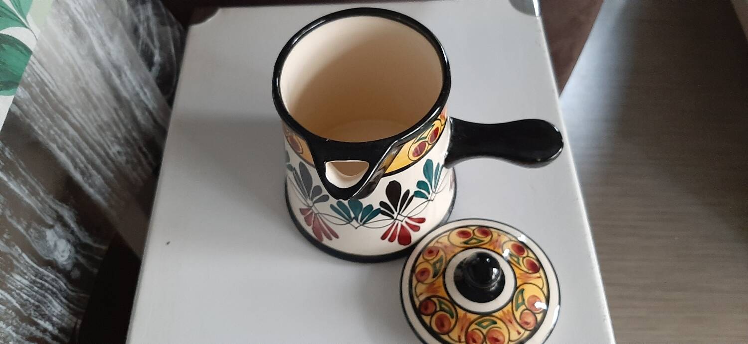 Breton chocolate pot