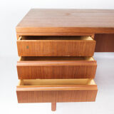Desk in teak designed by Omann Junior from the 1960s