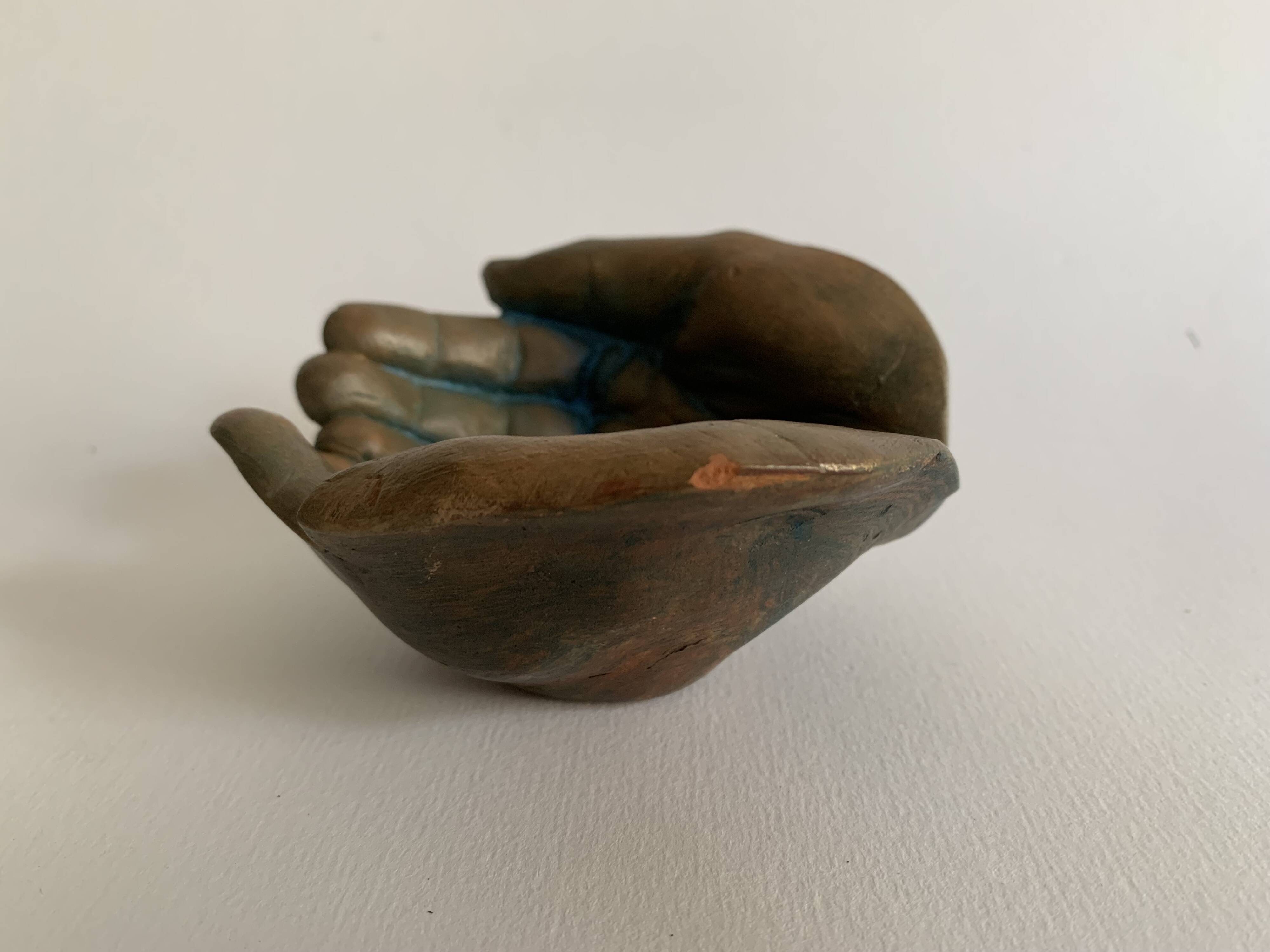 Terracotta art bowl "Jointed hands" signed by the artist Maria Ruiz