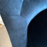 Fauteuil crapaud en velours bleu