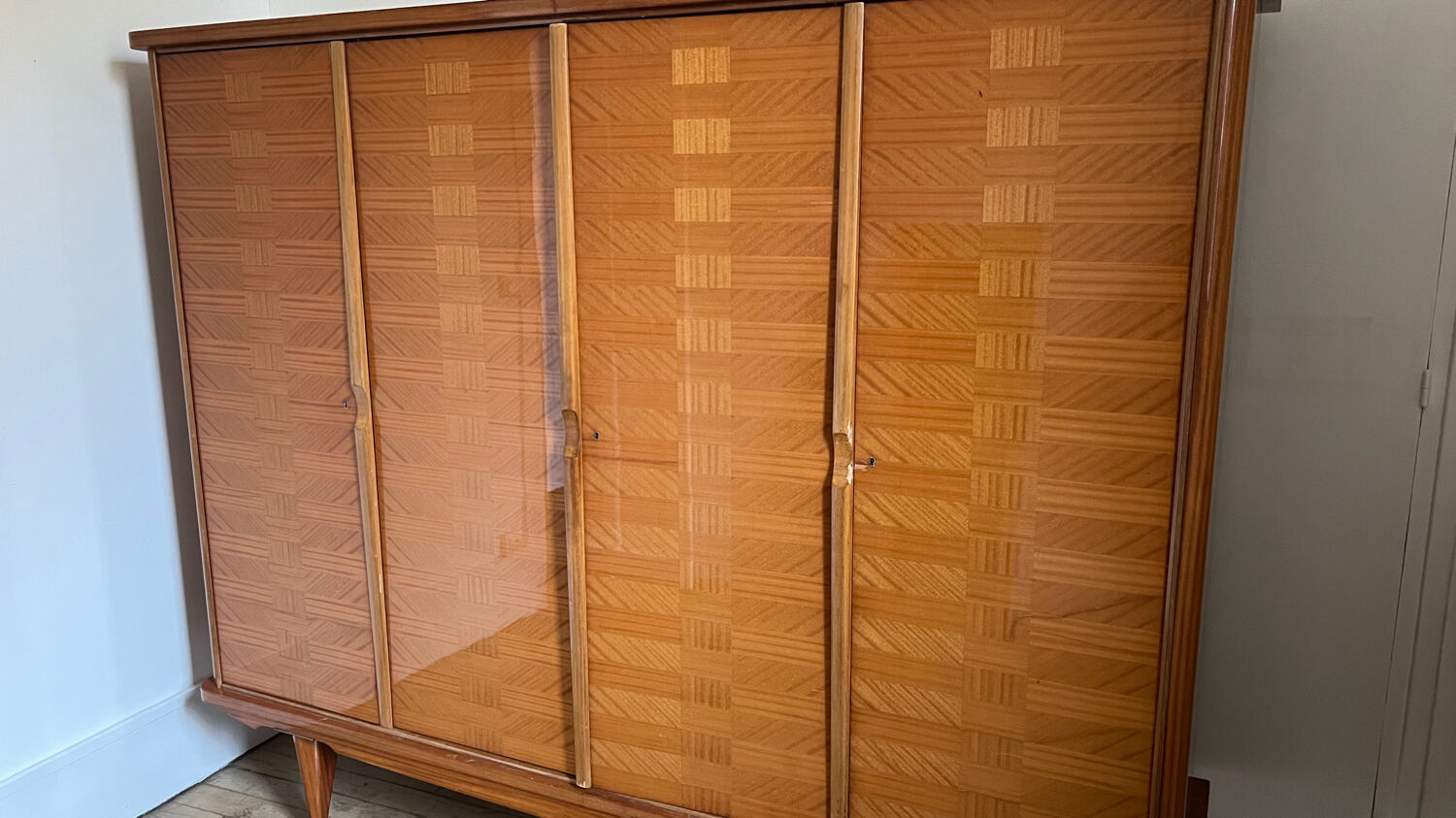 Armoire avec miroir vintage