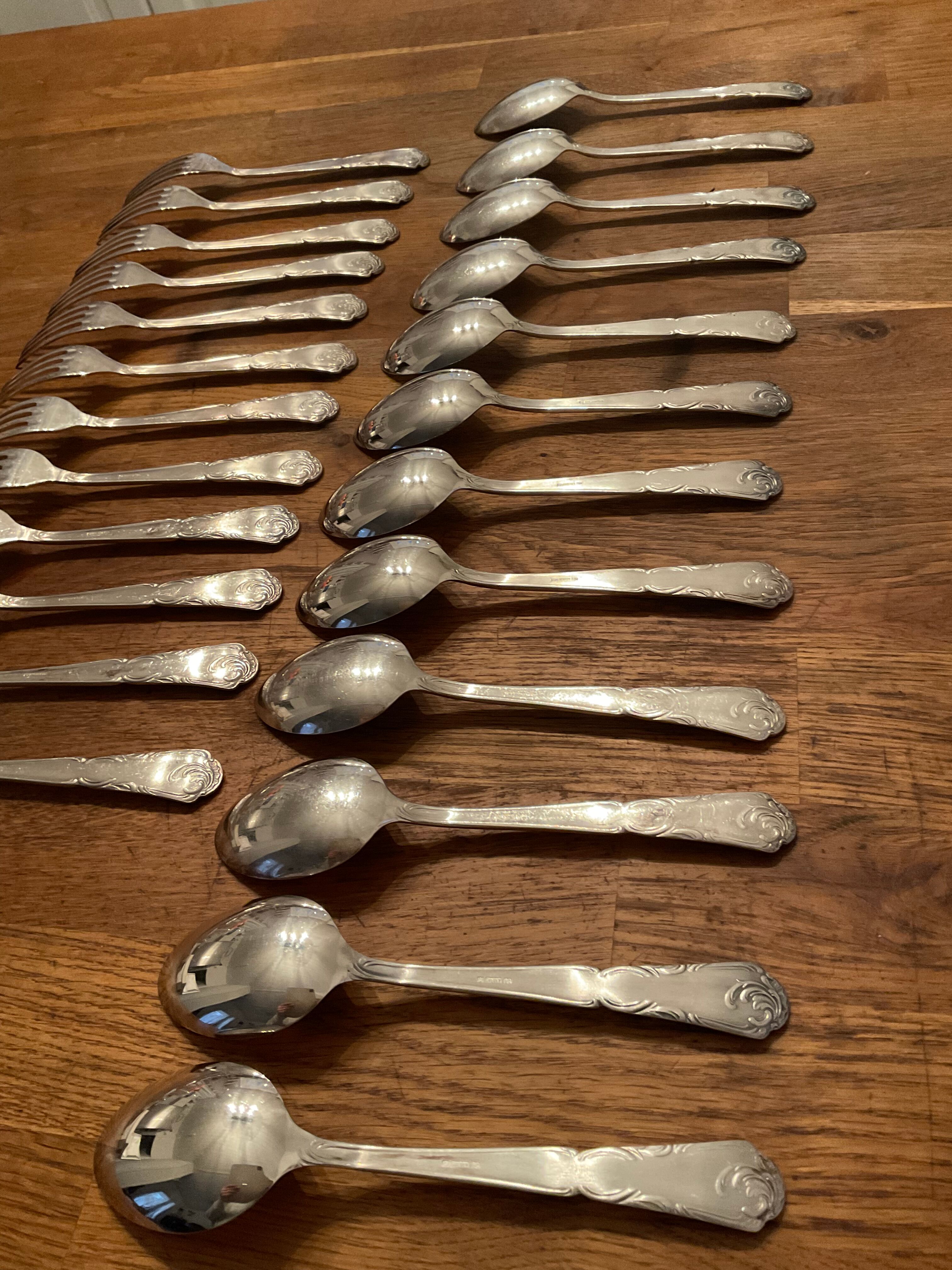 Coffret 12 fourchettes et 12 cuillères, gulden, métal argenté
