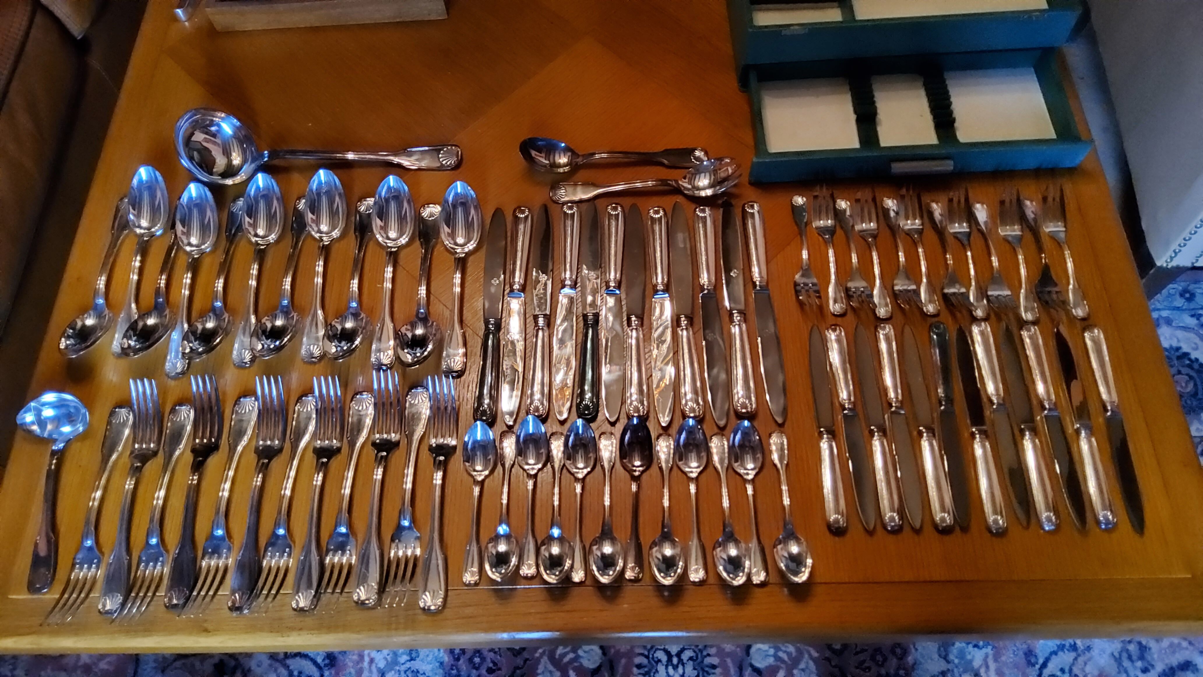 Silver metal housewife of the 50s shell model 76 pieces in its box