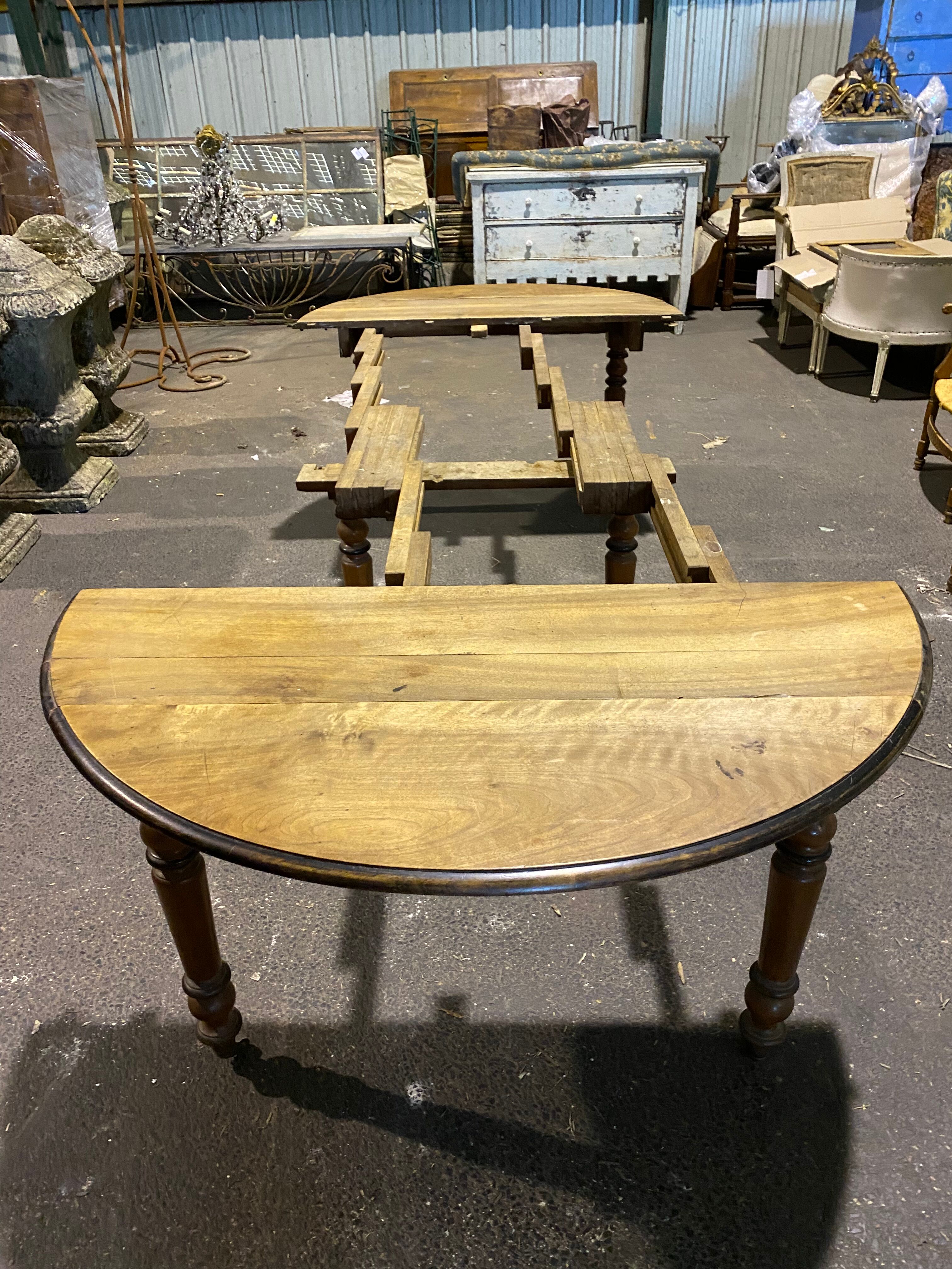 Table 6 feet Louis Philippe walnut