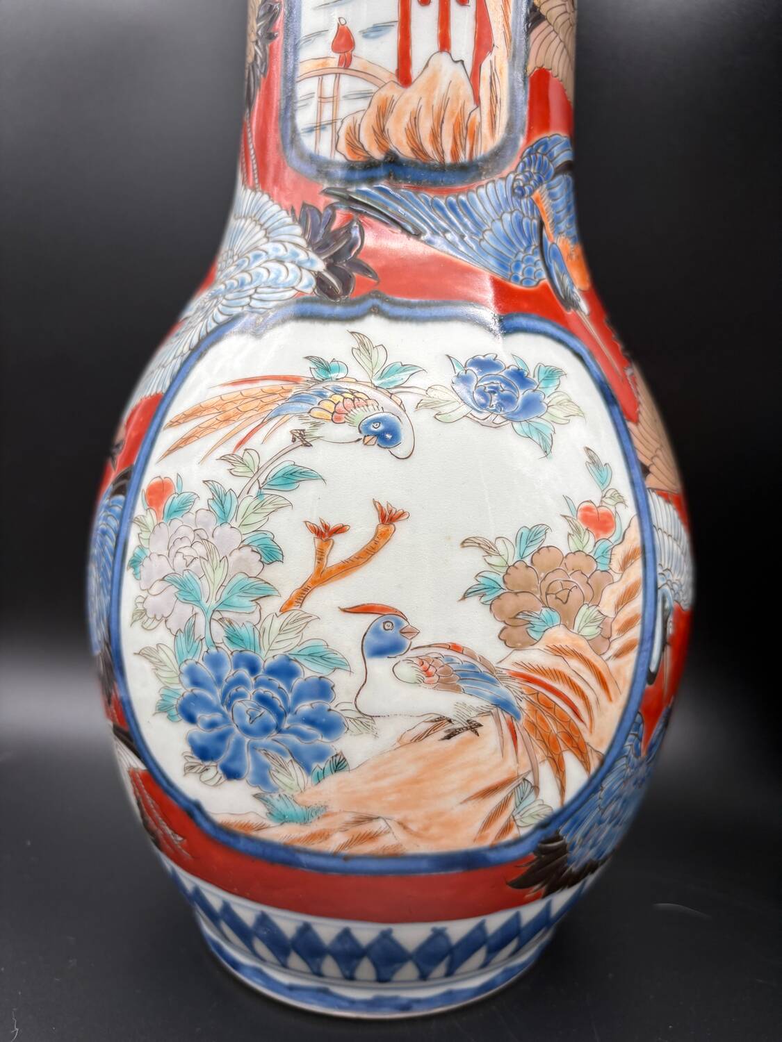 Paire de Vases Cornets Japonais Imari | Décor de Grues & Rouge de Fer