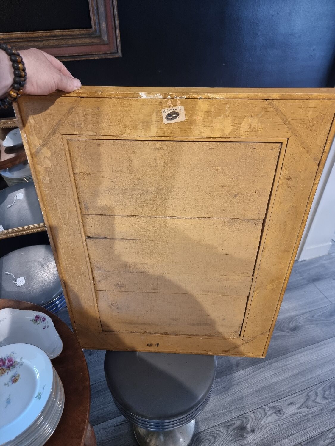 Mirror with parecloses