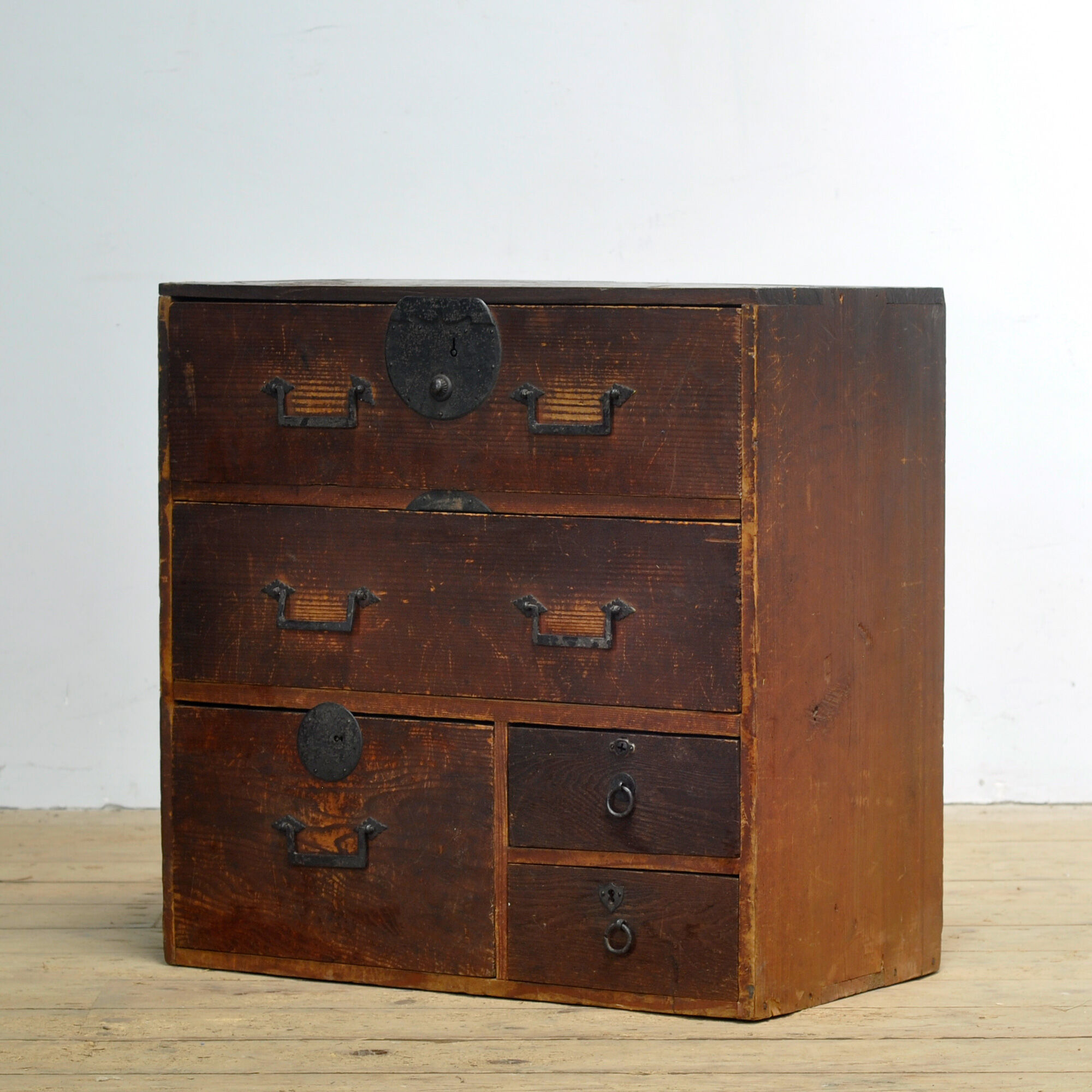 Small Japanese chest of drawers, circa 1900
