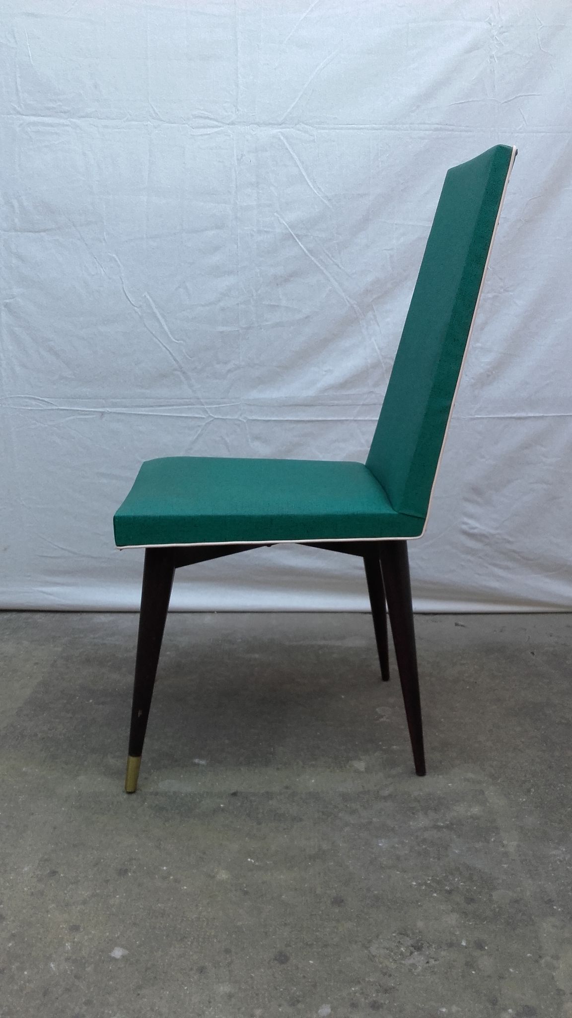 Six chaises modernistes skaï vert
