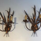 Paire d'appliques en métal doré aux epis de blé. travail français. vers 1970