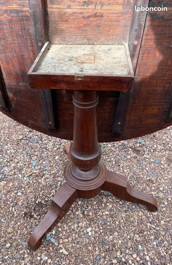 Ancienne et grande table vigneronne ronde en bois