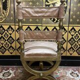 Chaise curule dorée