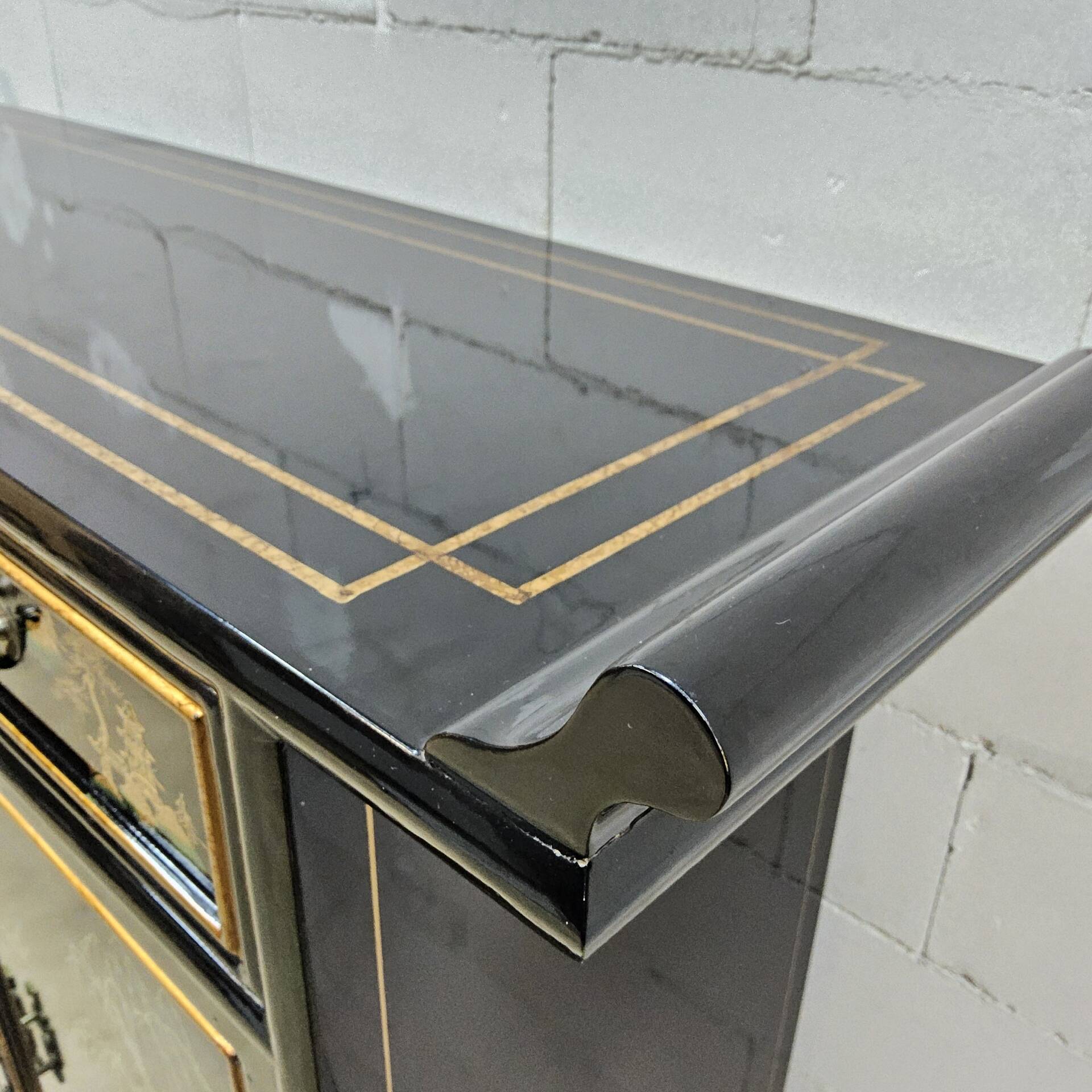 Vintage Chinese side table / cabinet / lacquered cabinet / bohemian