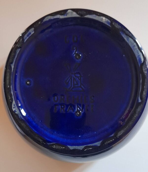 Cache pot en barbotine Art Déco  signé Moulin Orchies