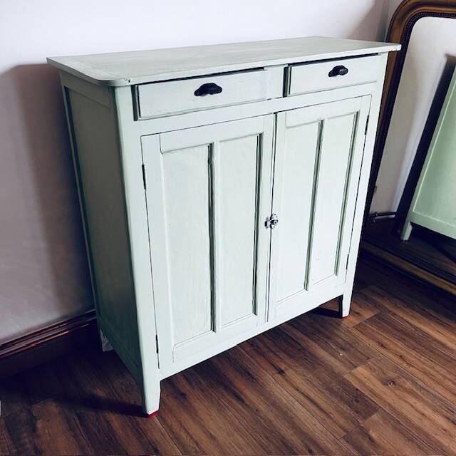 Green Parisian Buffet