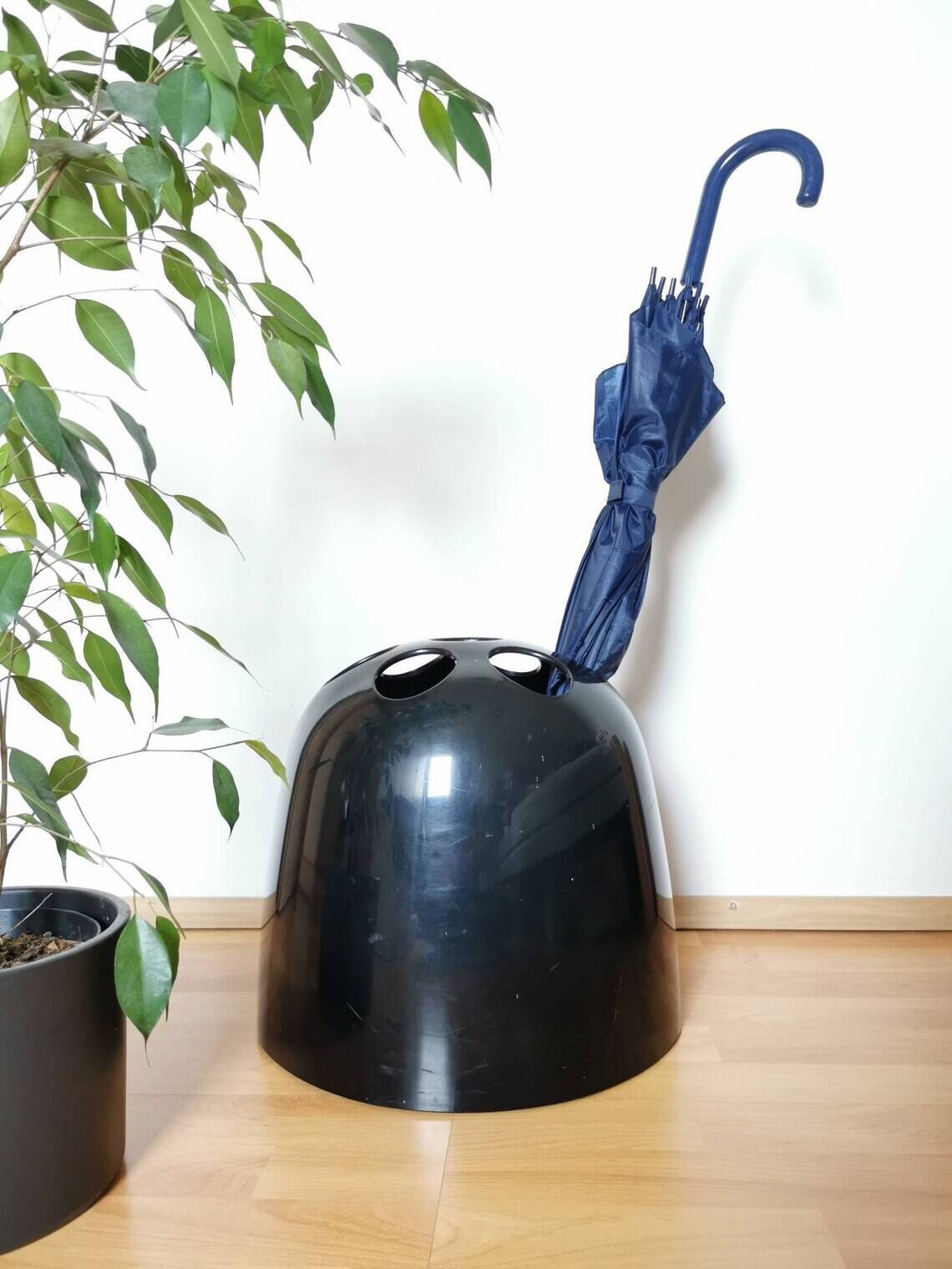 Black Dedalo Umbrella Stand by Artemide, Italian 1960s Design