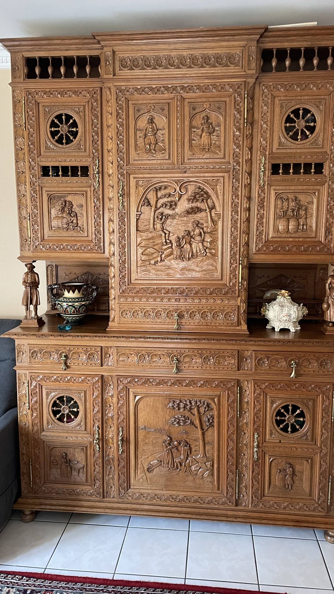 Superb Breton buffet finely carved