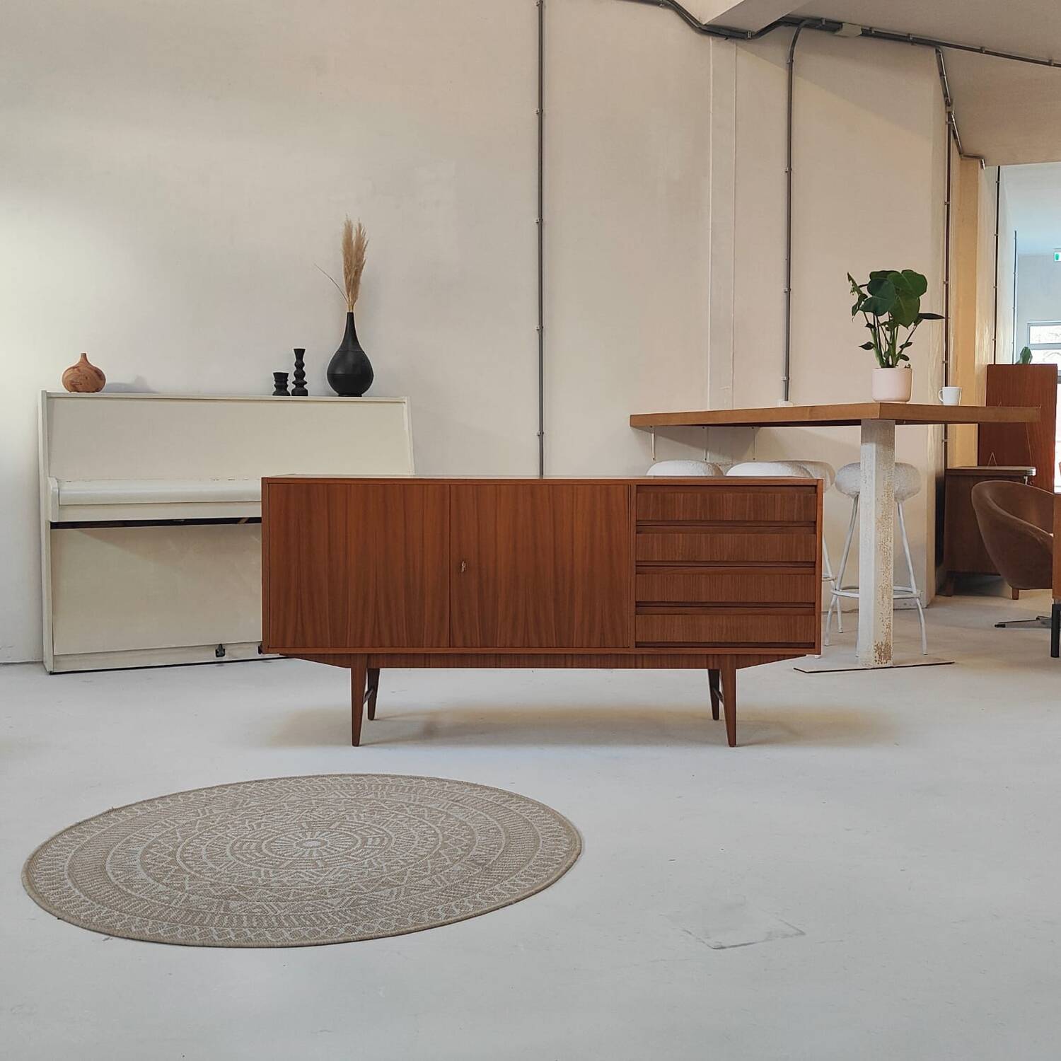 Buffet du milieu du siècle