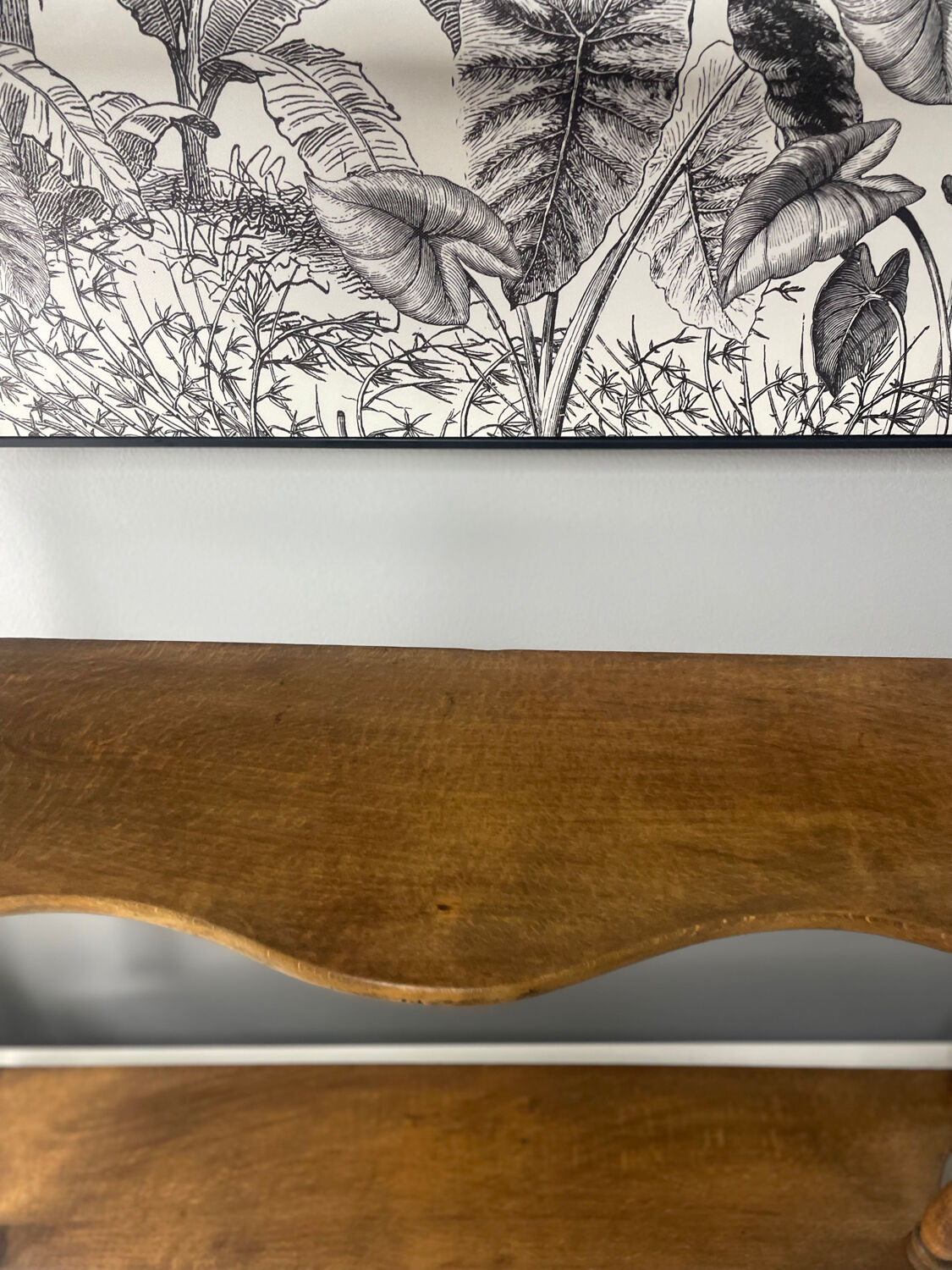 Étagère en bois tourné