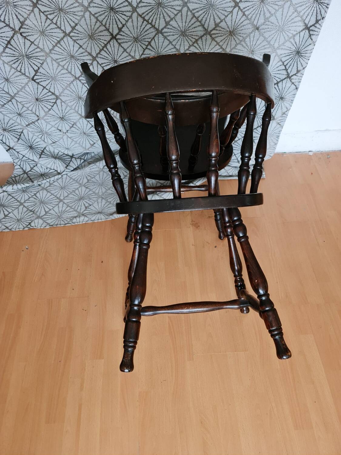 2 chaises modèle Western Yugoslavia Killer Z4