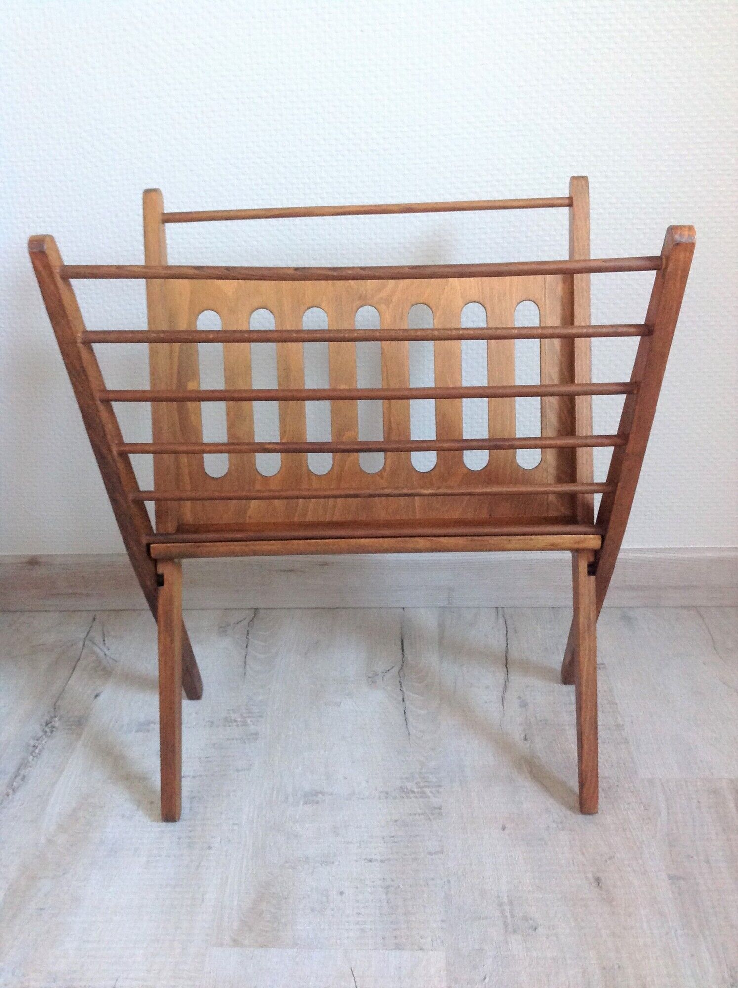 Scandinavian style foldable magazine holder by Cees Brackman for Pastoe 60/70s