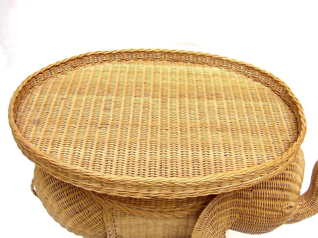 Elephant bass table in rattan.