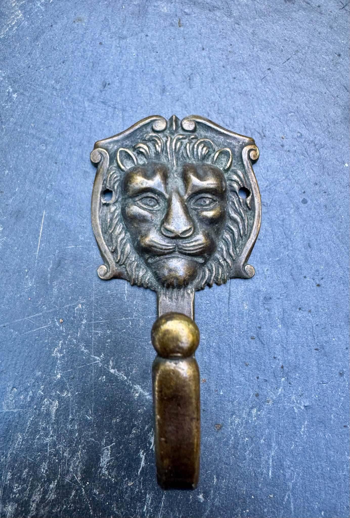 3 patères lion en laiton massif baroque