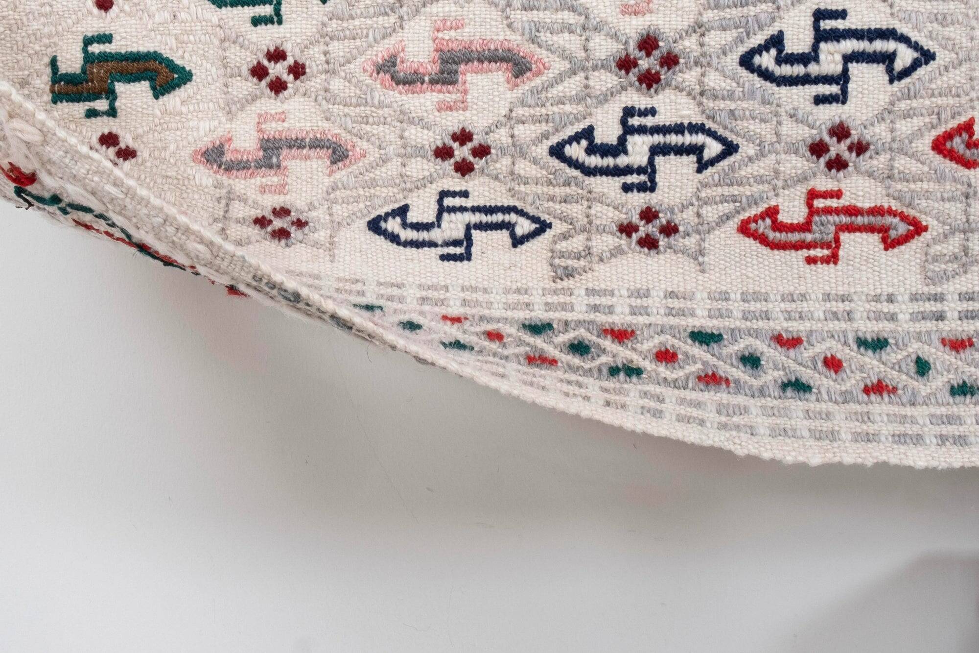 Vintage Turkish kilim, handwoven, 175x238 cm.