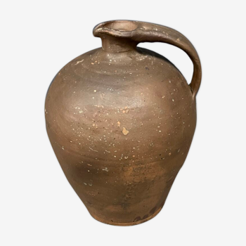 Cruche antique en poterie marron foncé
