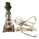 Pied de lampe en verre taillé à facettes et base en laiton