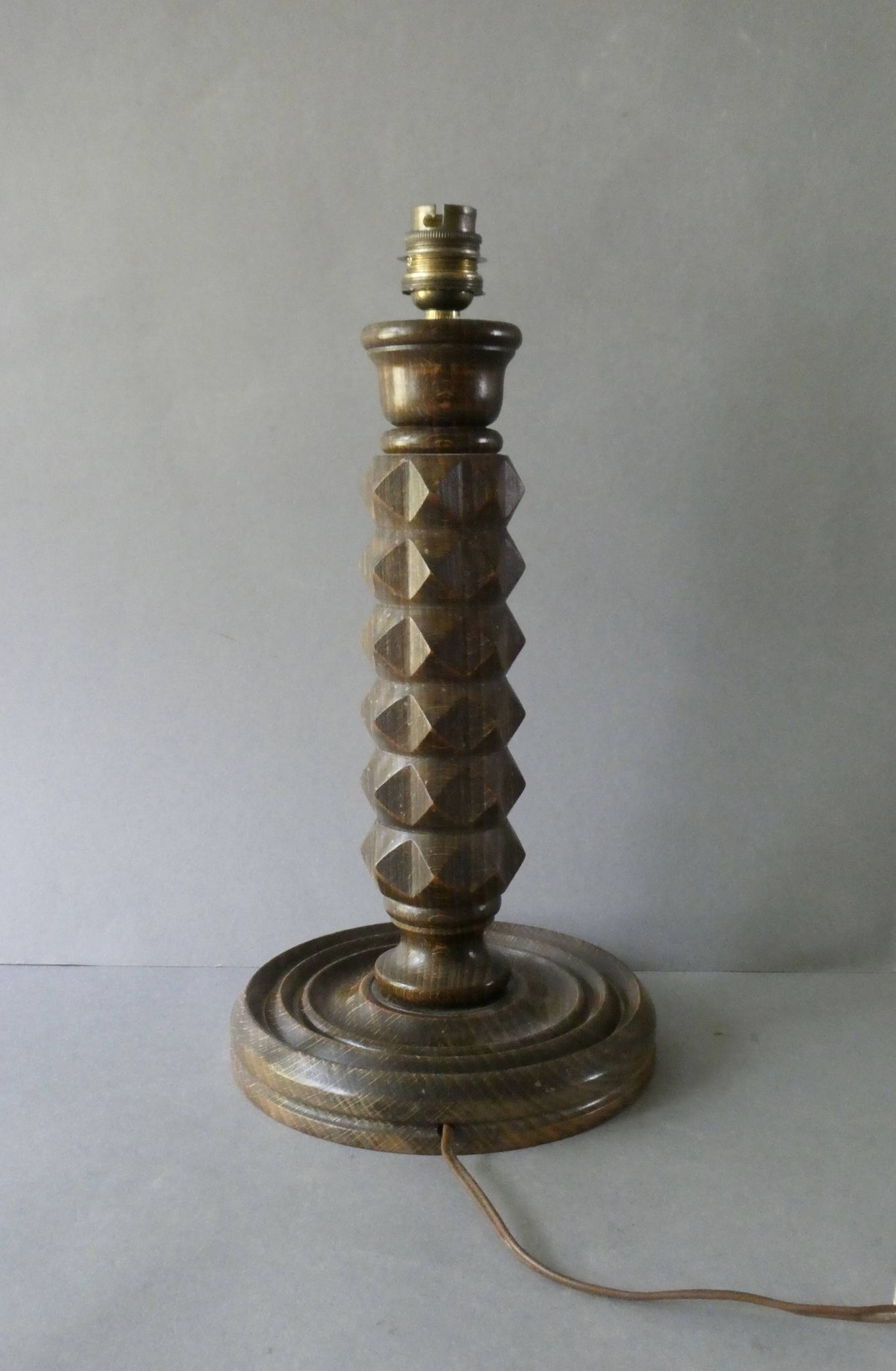 Lampe en bois tourné, style Charles Dudouyt, vers 1950