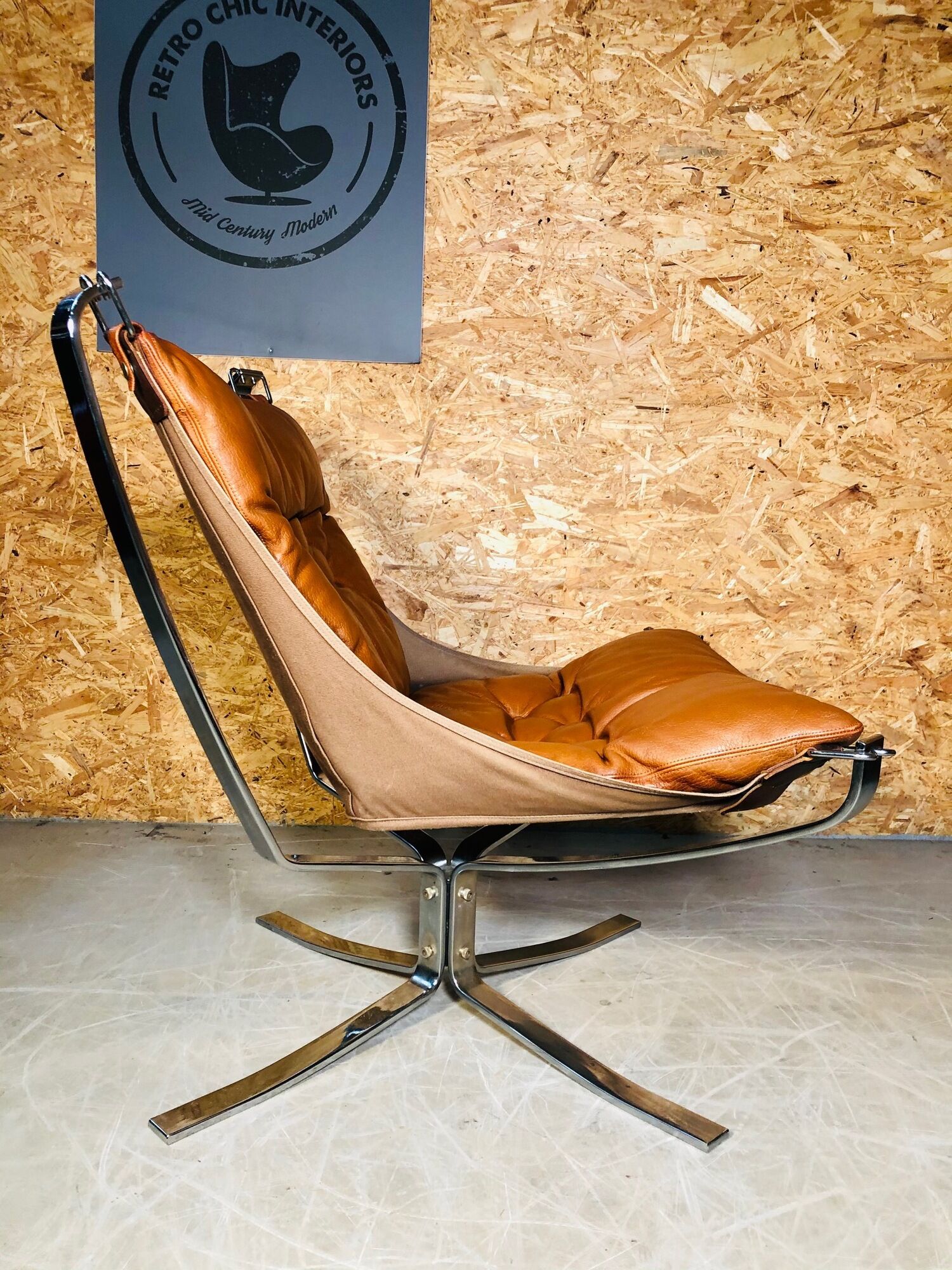 Vintage retro sigurd resell leather  &  chrome falcon chair