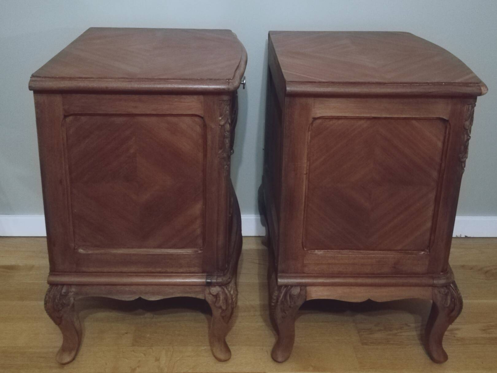 Paire de tables de chevets en acajou