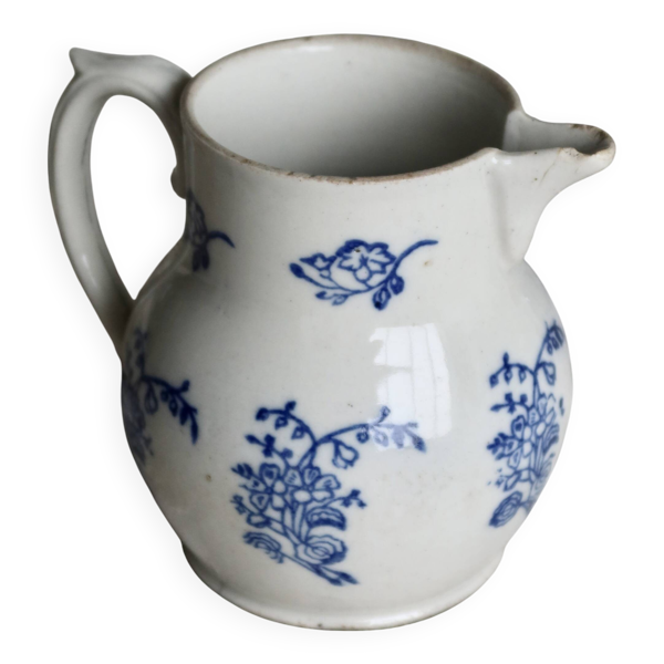 Pichet antique en terre d'acier Saint-Uze motif fleuri bleu cobalt