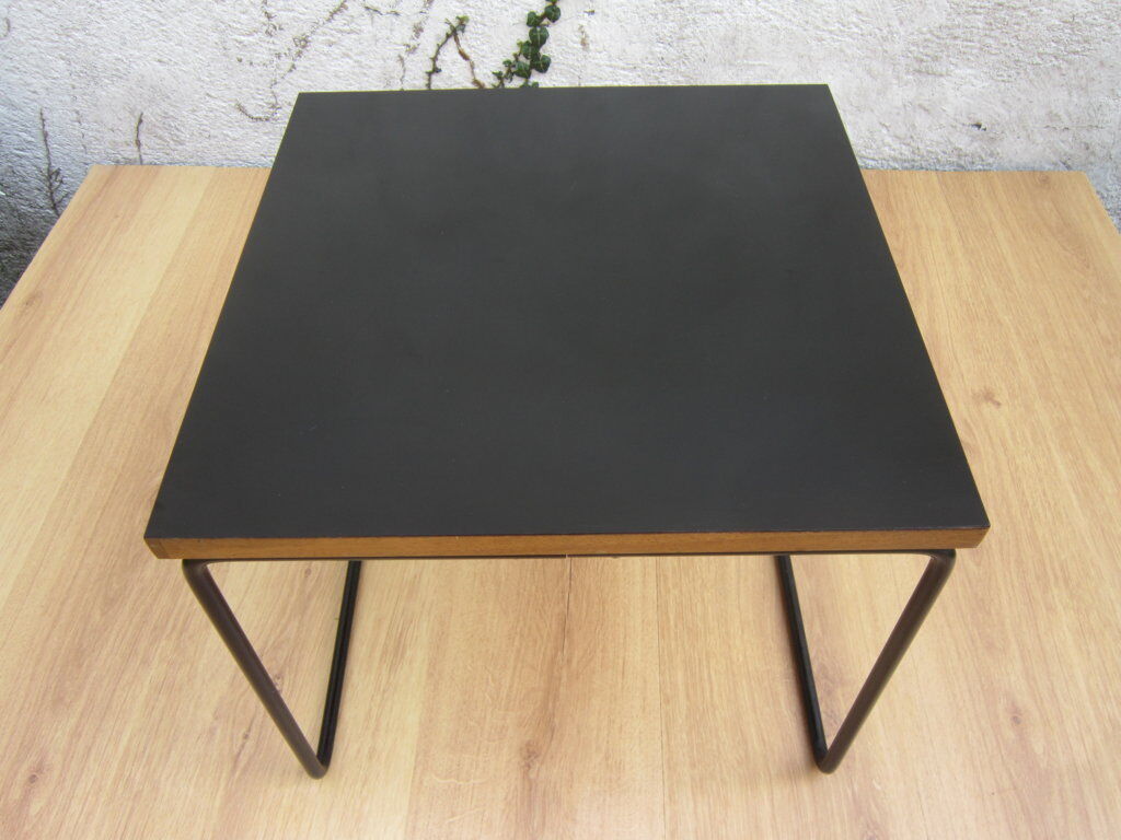Table volante de Pierre Guariche pour Steiner
