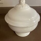 Soupière ancienne en porcelaine blanche