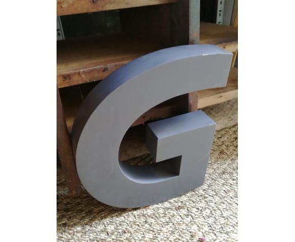 Lettre en métal g
