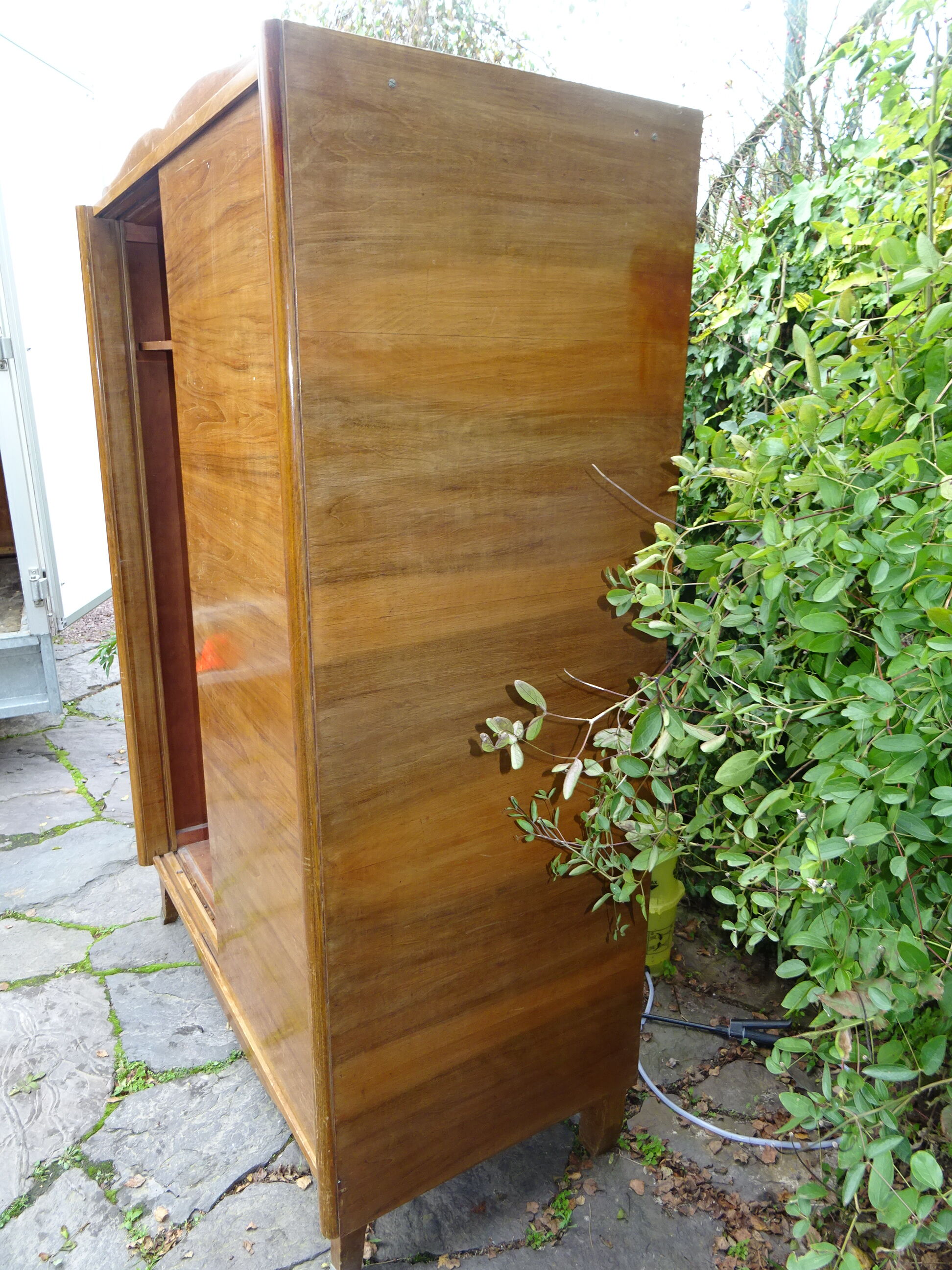2 sliding-door cabinet