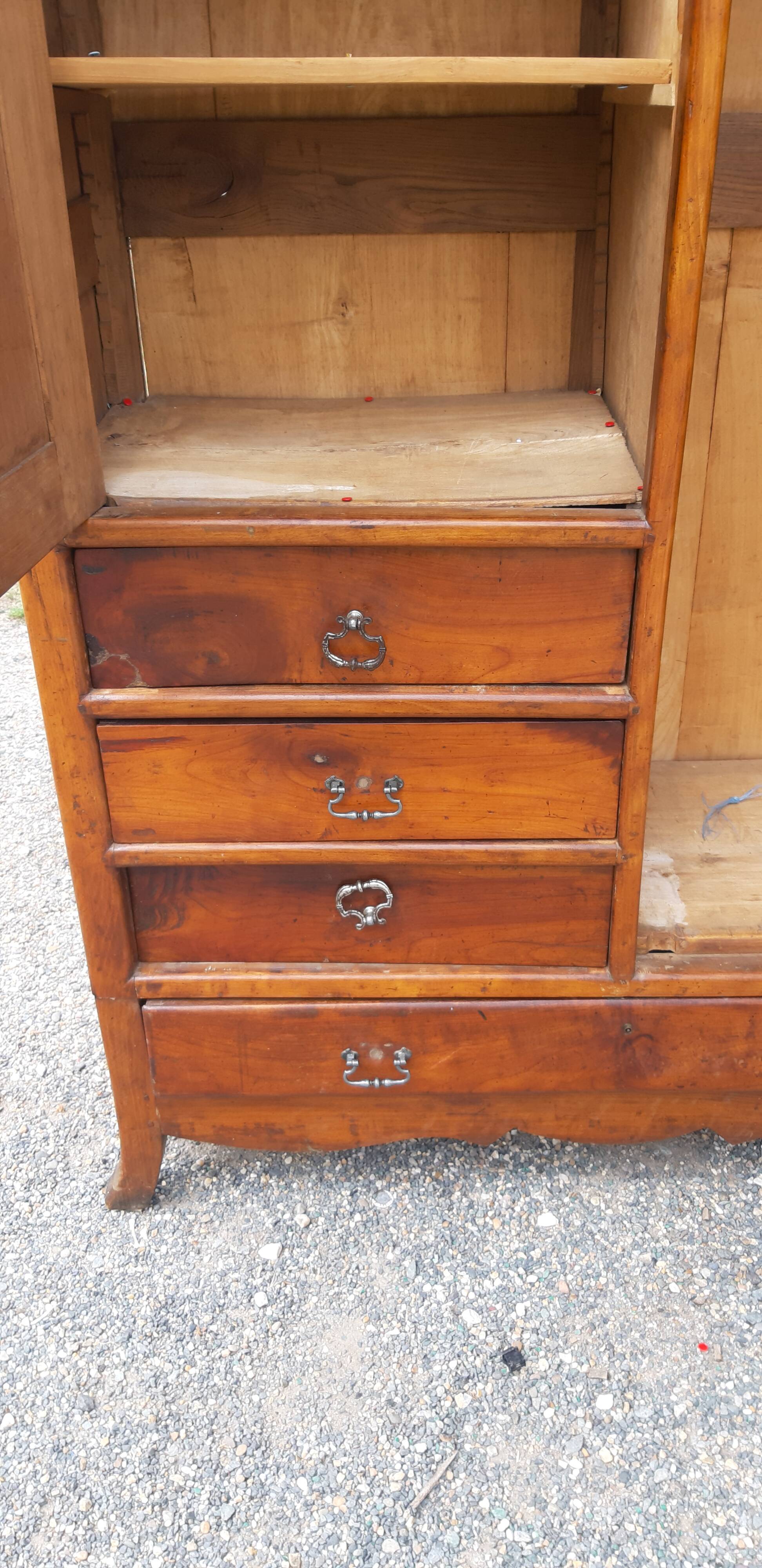 Béarnaise wardrobe in walnut 19th
