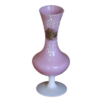 Vase en opaline rose