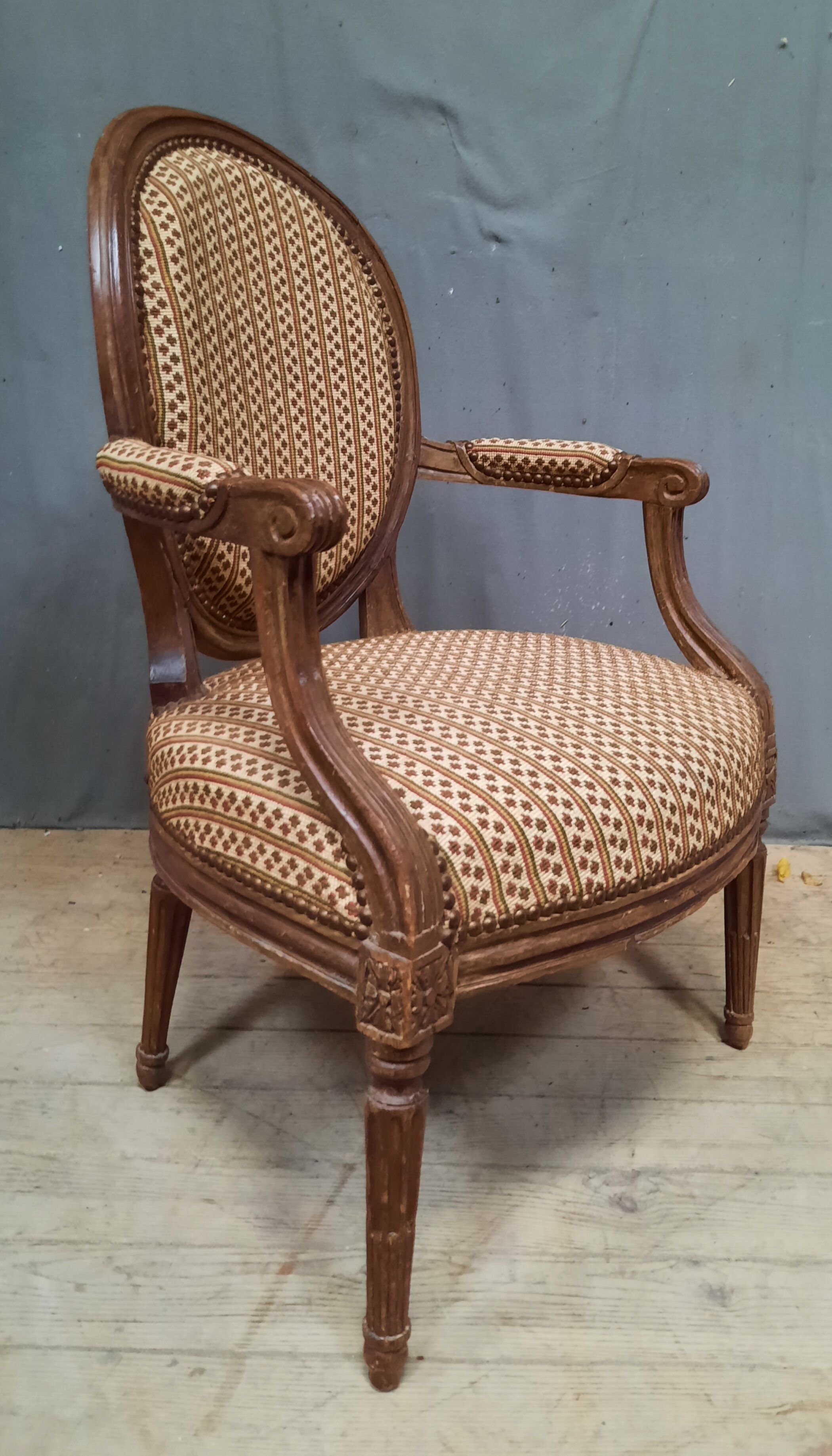 Fauteuil medaillon Louis XVI